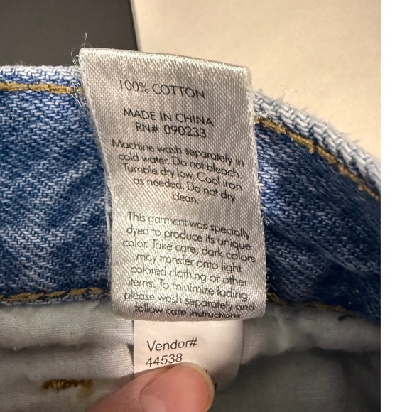 PacSun Mom Jeans 29 Light Wash Blue Good Distressed Ripped Knee Button Fly - Picture 8 of 12